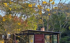 Casa Container com Hidro ao Ar Livre e Vista para a Natureza Miguel Pereira